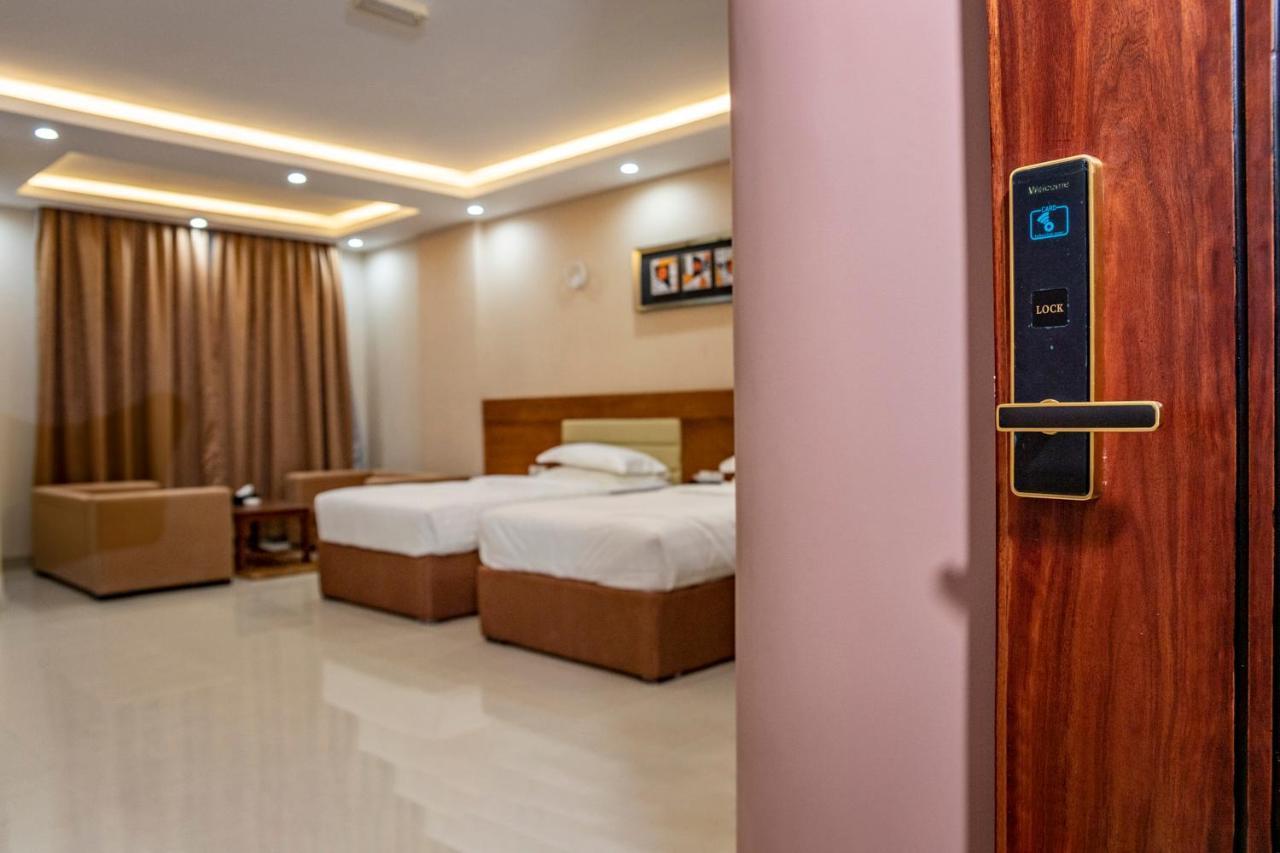 Red-5 - Al Safa Suites 塞拉莱 外观 照片