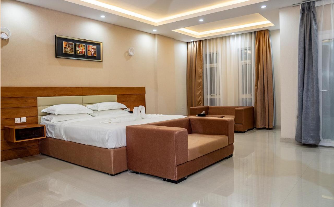Red-5 - Al Safa Suites 塞拉莱 外观 照片